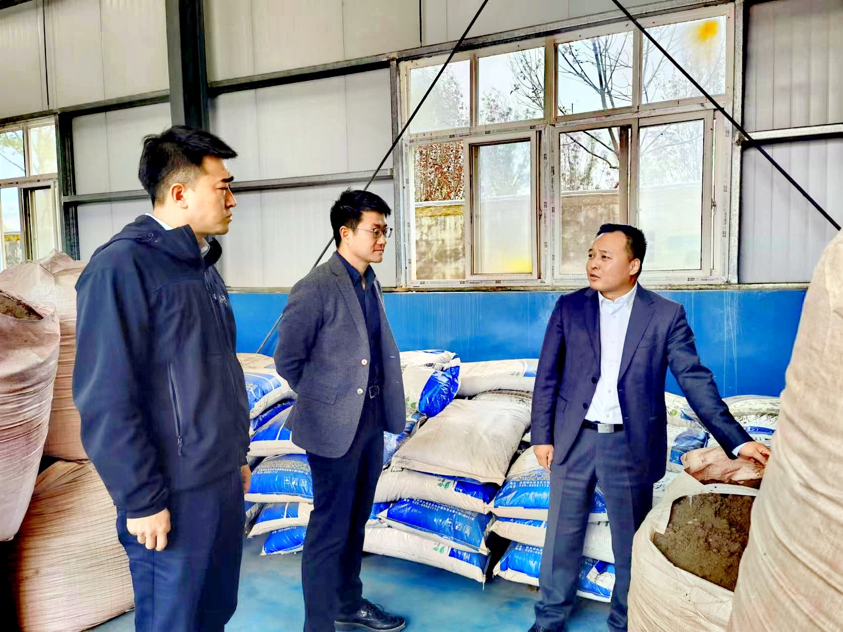 中陕核生态环境有限公司董事长张林一行赴蓝田县城市有机废弃物资源化处置中心、泾阳县第二污水处理厂进行实地调研(图2) 中陕核生态环境有限公司董事长张林一行赴蓝田县城市有机废弃物资源化处置中心、泾阳县第二污水处理厂进行实地调研(图2)