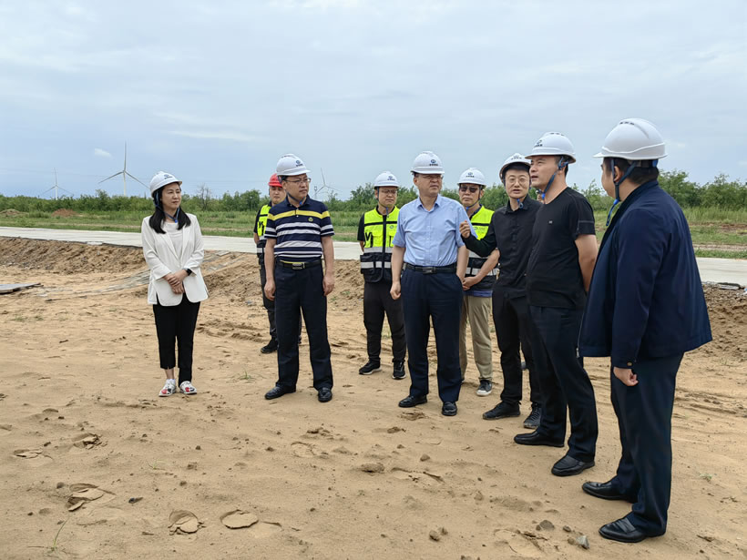 中陕核集团党委副书记冯凯一行到生态环境公司调研指导并开展送清凉活动