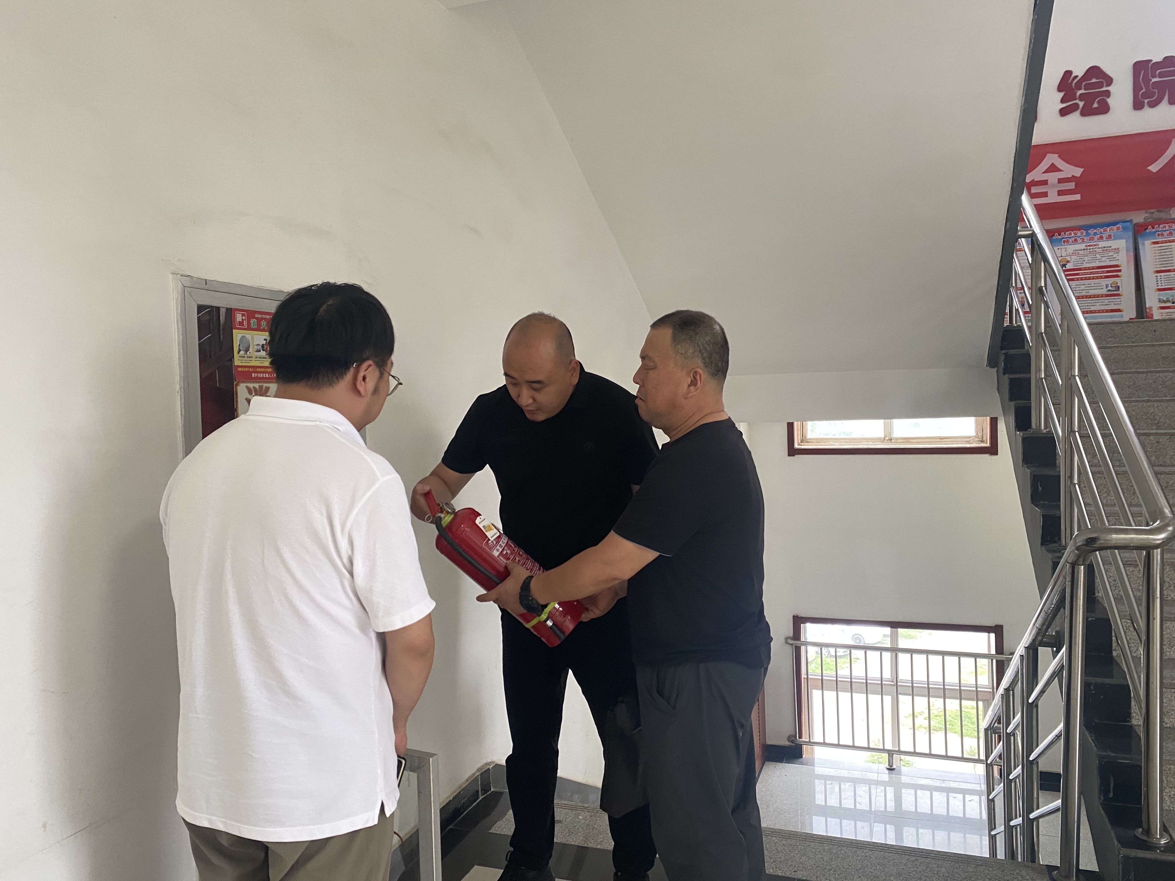生态环境公司副总经理田浩浩赴综合分析测试公司督导检查安全生产工作(图2)