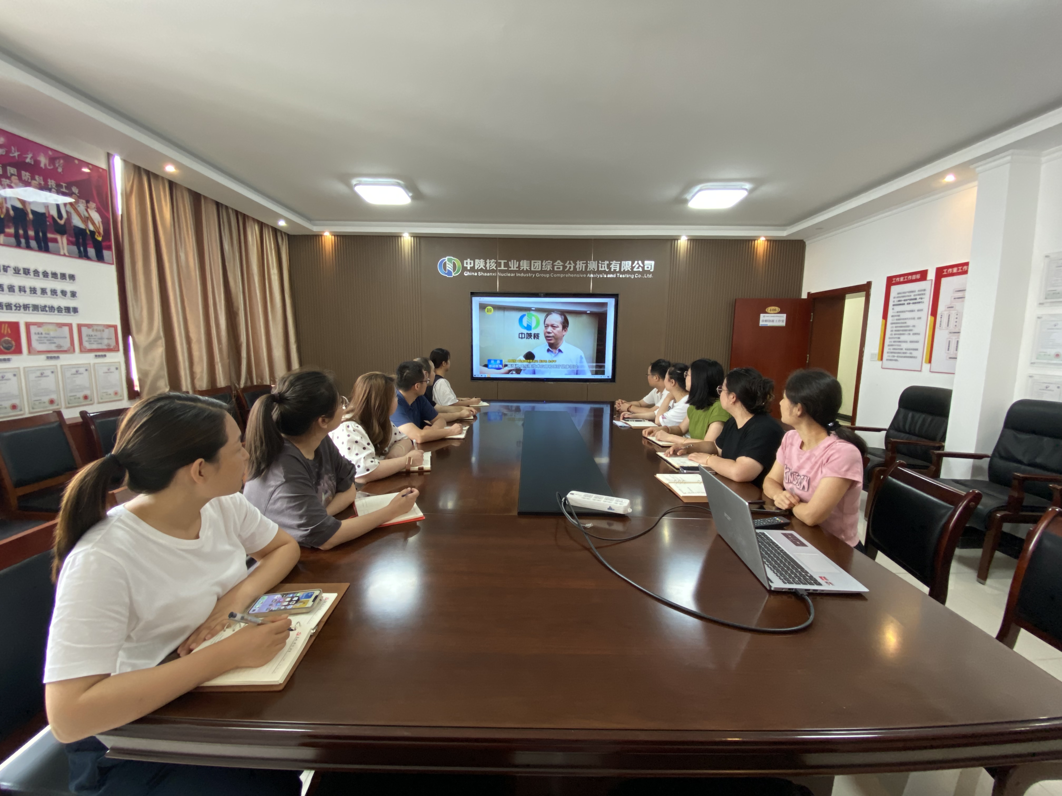 公司党委组织学习收看“中陕核集团党委书记、董事长朱华平接受陕西省电视台采访实录”(图3)