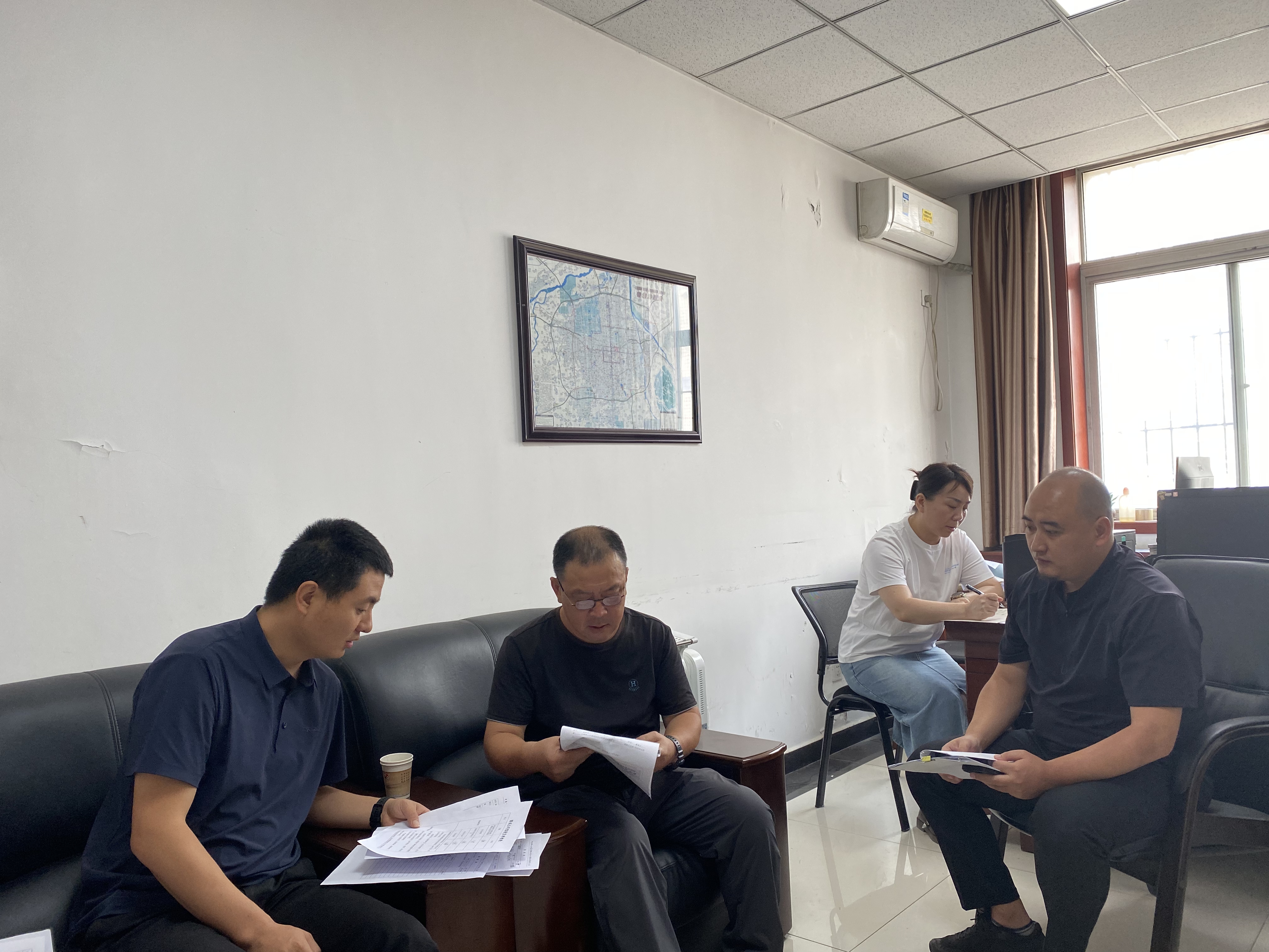 生态环境公司副总经理田浩浩一行赴测试公司开展节前安全检查暨表彰慰问(图1)